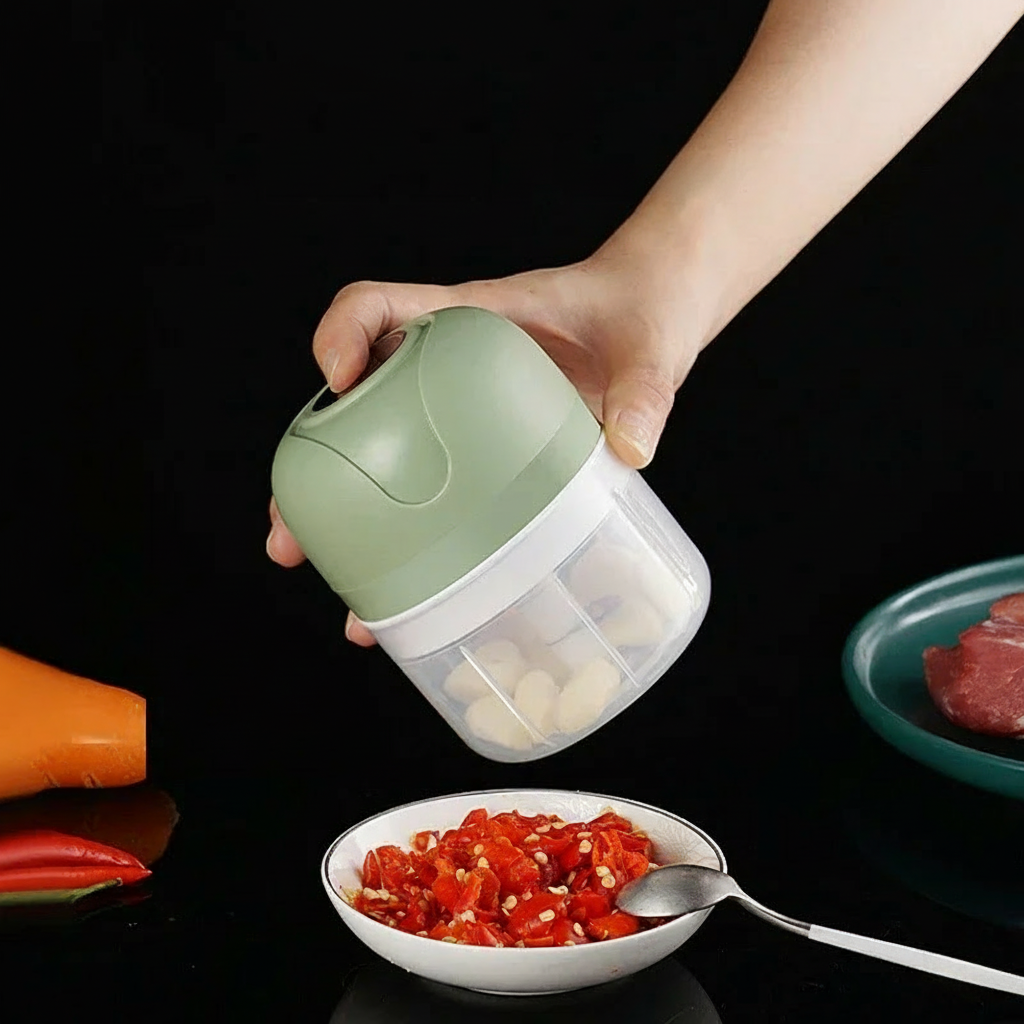 Mini hachoir en cuisine Saveurio